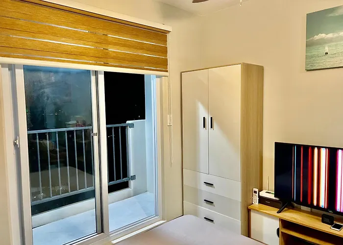 Seaview Near Airport アパートホテル 3*